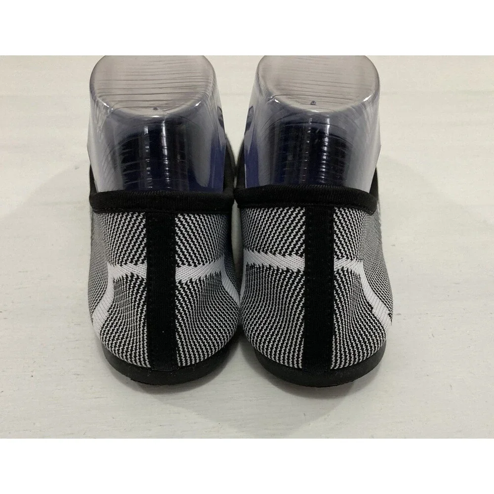Skechers Flats Women’s 8 Black White Geometric Slip-On Loafers Casual